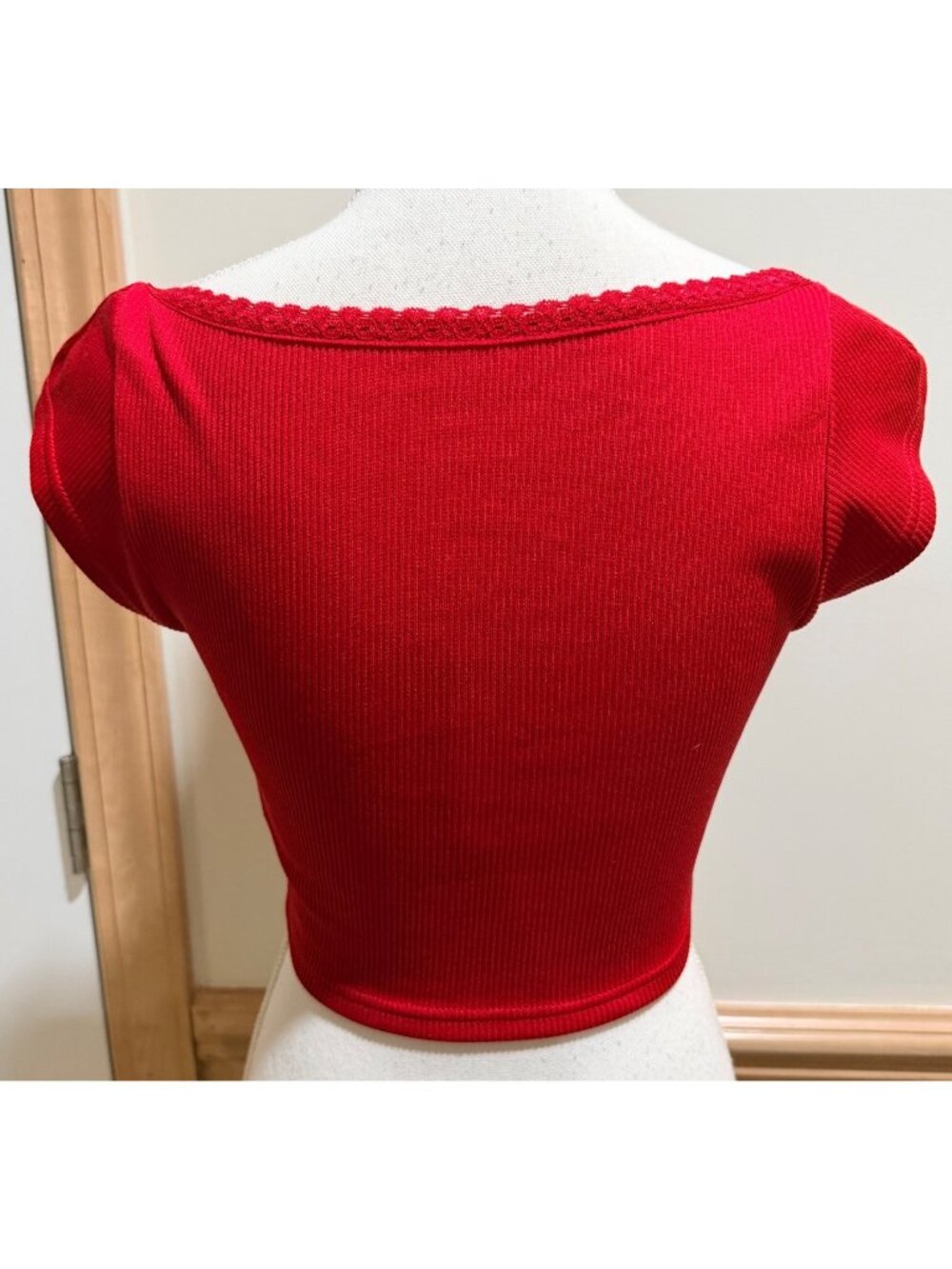 Red Ribbed Knit Crop Top With Lace Trim Sleeveless Sweetheart Neckline Size M - Picture 5 of 7